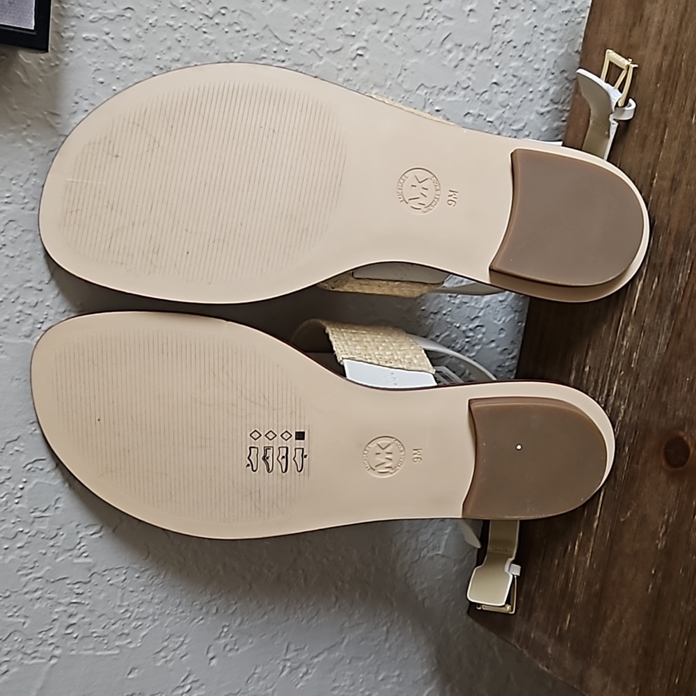 Nwt Michael Kors sandals - Picture 3 of 3
